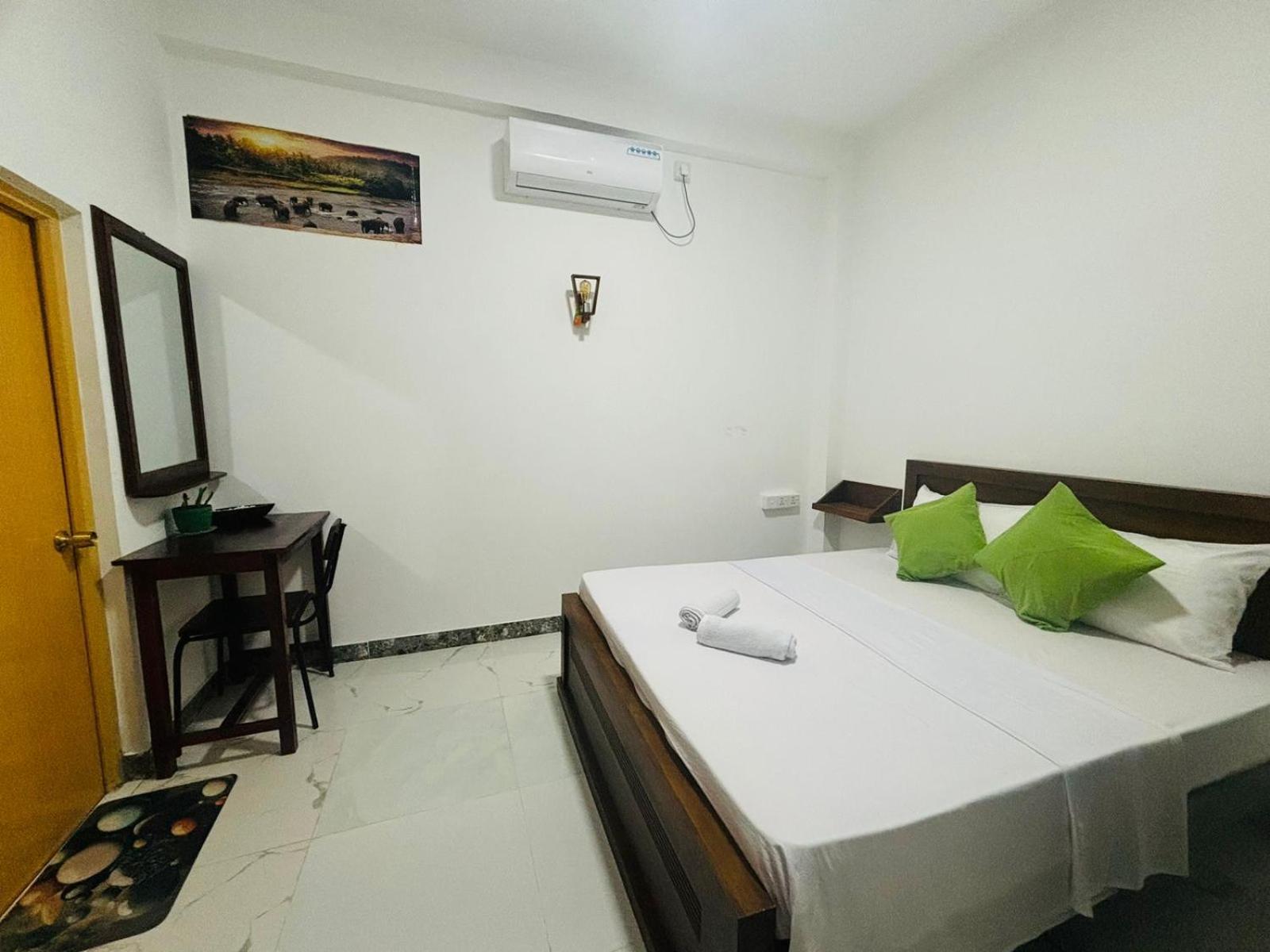 Jaya Villa - Near Airport Negombo Extérieur photo